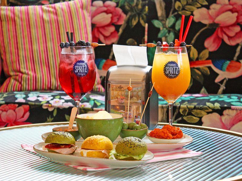 Evening Aperitifs & Cocktail Bar